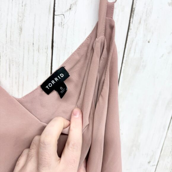 Torrid Women's Plus M/L Blouse Top Sleeveless Pink Solid Polyester V-Neck - Picture 2 of 3